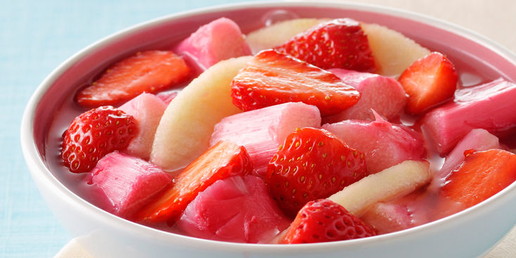 salade-de-pommes-et-rhubarbe-aux-fraises